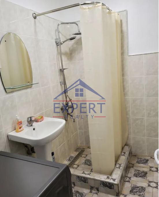 ԿԵՆՏՐՈՆ, ԵՐՎԱՆԴ ՔՈՉԱՐԻ ՓՈՂՈՑ, 2 ՍԵՆՅԱԿ