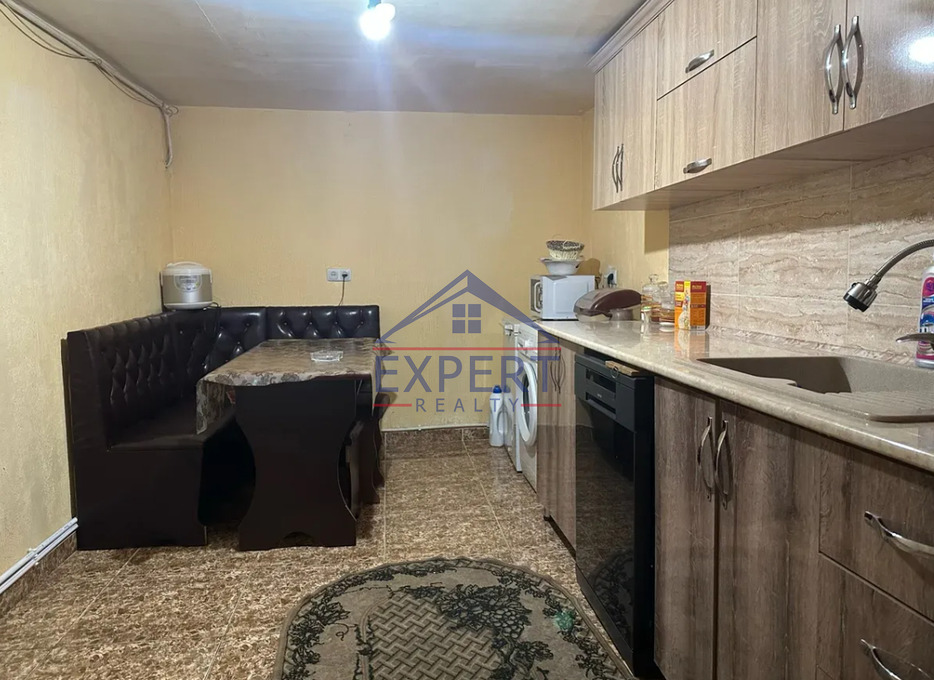 ԷՐԷԲՈՒՆԻ, ՍՈՒՎՈՐՈՎԻ ՓՈՂՈՑ, 4 ՍԵՆՅԱԿ