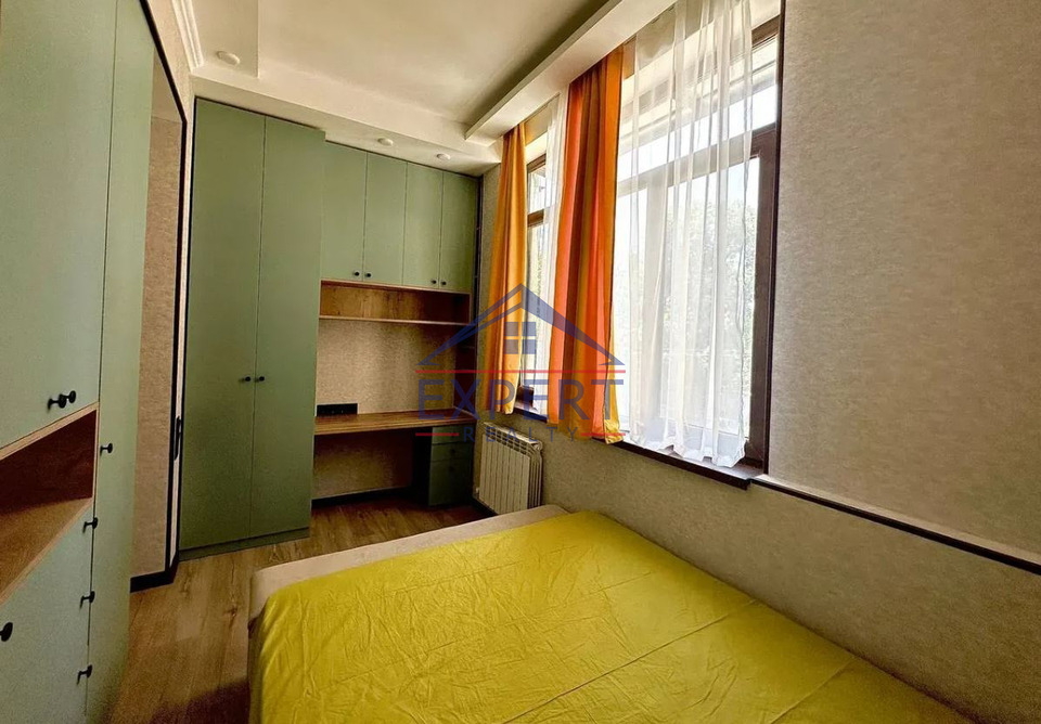 ԿԵՆՏՐՈՆ, ՏԻԳՐԱՆ ՄԵԾԻ ՊՈՂՈՏԱ, 2 ՍԵՆՅԱԿ