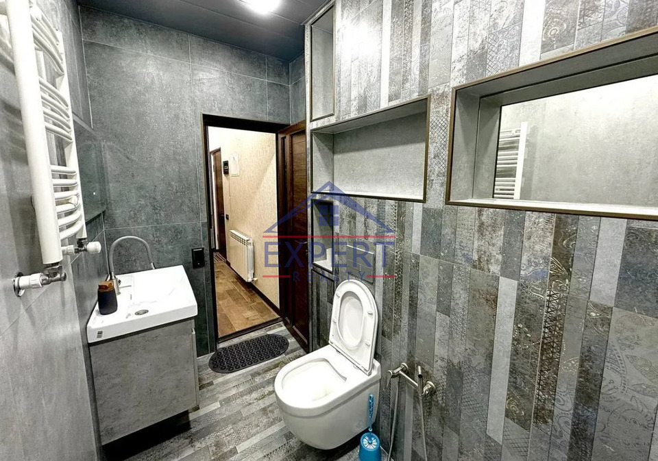 ԿԵՆՏՐՈՆ, ՏԻԳՐԱՆ ՄԵԾԻ ՊՈՂՈՏԱ, 2 ՍԵՆՅԱԿ