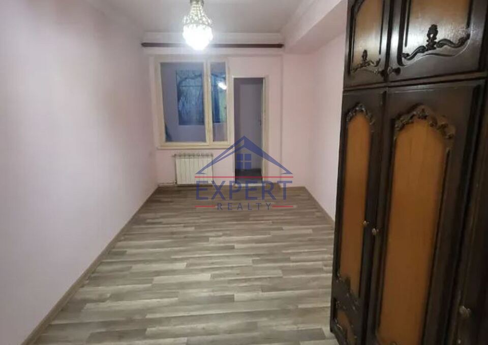 ԱՋԱՓՆՅԱԿ, ՇԻՐԱԶԻ ՓՈՂՈՑ, 3 ՍԵՆՅԱԿ