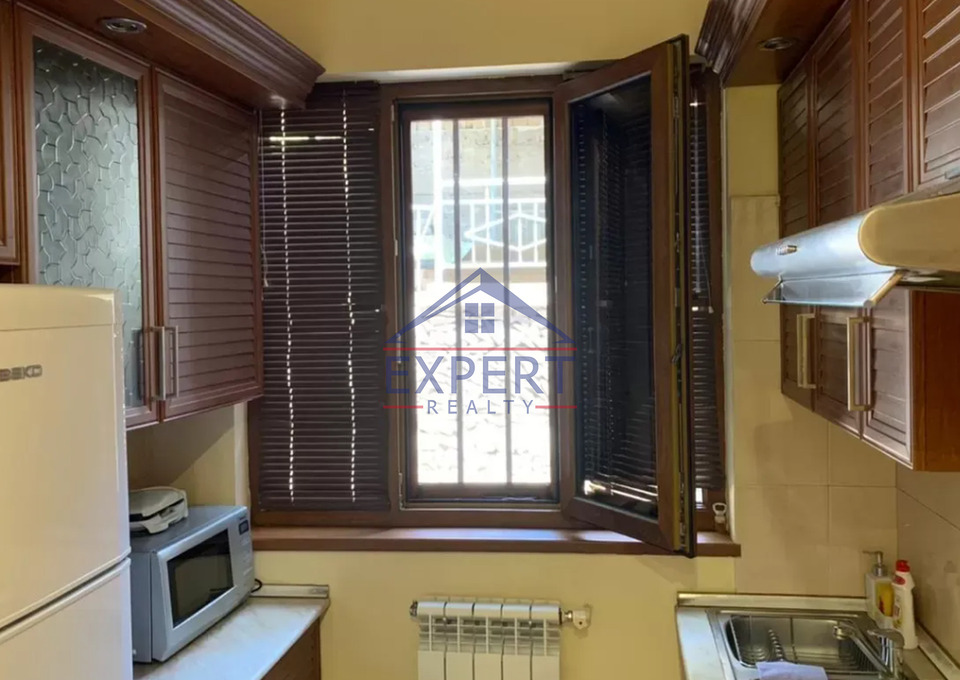 ԿԵՆՏՐՈՆ, ԼԵՌ ԿԱՄՍԱՐԻ ՓՈՂՈՑ, 2 ՍԵՆՅԱԿ