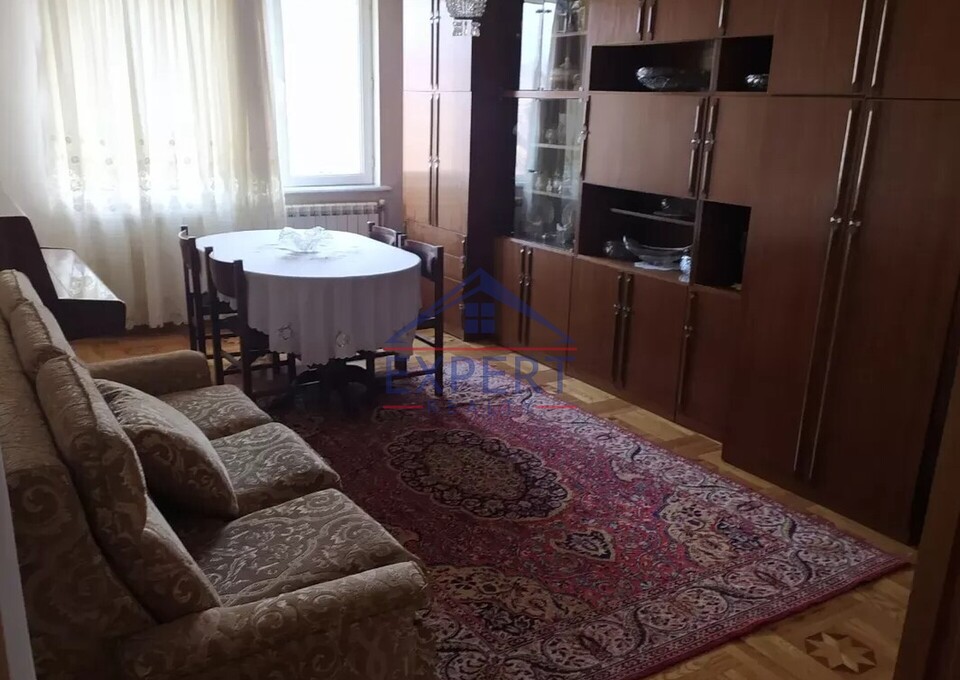 ԿԵՆՏՐՈՆ, ԵՐՎԱՆԴ ՔՈՉԱՐԻ ՓՈՂՈՑ, 3 ՍԵՆՅԱԿ