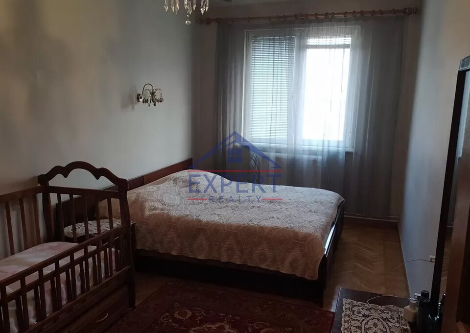 ԿԵՆՏՐՈՆ, ԵՐՎԱՆԴ ՔՈՉԱՐԻ ՓՈՂՈՑ, 3 ՍԵՆՅԱԿ