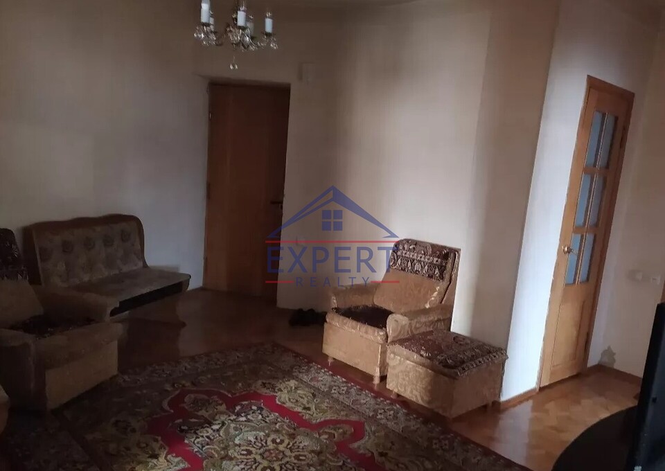 ԿԵՆՏՐՈՆ, ԵՐՎԱՆԴ ՔՈՉԱՐԻ ՓՈՂՈՑ, 3 ՍԵՆՅԱԿ