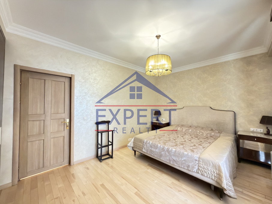 ԿԵՆՏՐՈՆ, ՀՅՈՒՍԻՍԱՅԻՆ ՊՈՂՈՏԱ, 3 ՍԵՆՅԱԿ