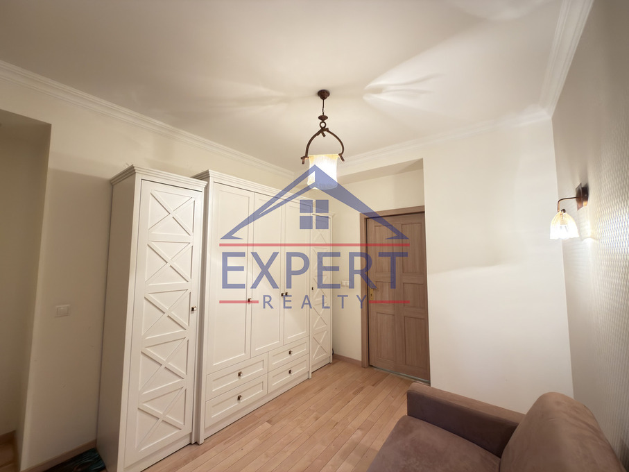 ԿԵՆՏՐՈՆ, ՀՅՈՒՍԻՍԱՅԻՆ ՊՈՂՈՏԱ, 3 ՍԵՆՅԱԿ