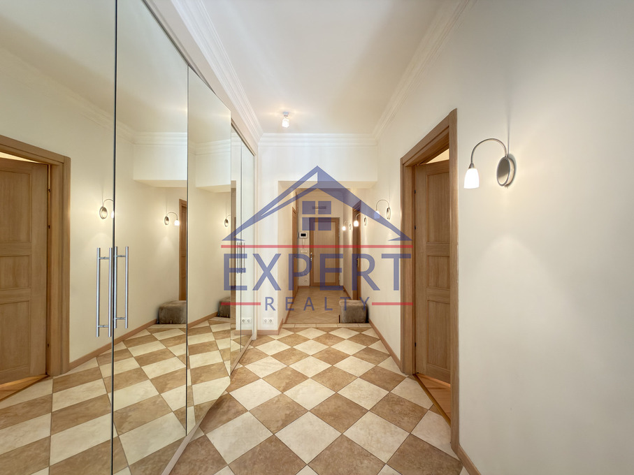 ԿԵՆՏՐՈՆ, ՀՅՈՒՍԻՍԱՅԻՆ ՊՈՂՈՏԱ, 3 ՍԵՆՅԱԿ