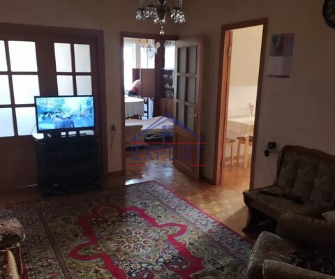 ԿԵՆՏՐՈՆ, ԵՐՎԱՆԴ ՔՈՉԱՐԻ ՓՈՂՈՑ, 3 ՍԵՆՅԱԿ