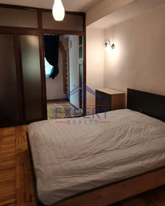 ԱՐԱԲԿԻՐ, ՎԻԿՏՈՐ ՀԱՄԲԱՐՁՈՒՄՅԱՆ ՓՈՂՈՑ, 3 ՍԵՆՅԱԿ
