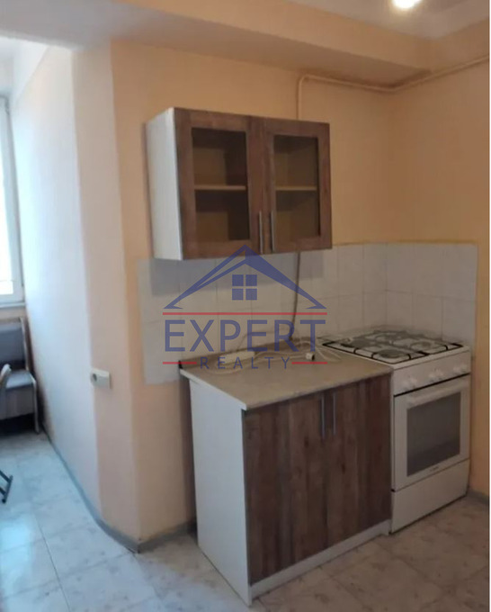 ԱՐԱԲԿԻՐ, ՎԻԿՏՈՐ ՀԱՄԲԱՐՁՈՒՄՅԱՆ ՓՈՂՈՑ, 3 ՍԵՆՅԱԿ