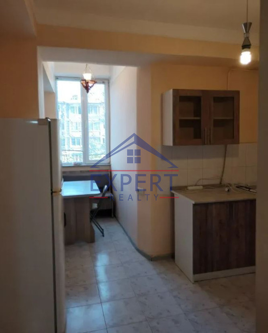 ԱՐԱԲԿԻՐ, ՎԻԿՏՈՐ ՀԱՄԲԱՐՁՈՒՄՅԱՆ ՓՈՂՈՑ, 3 ՍԵՆՅԱԿ