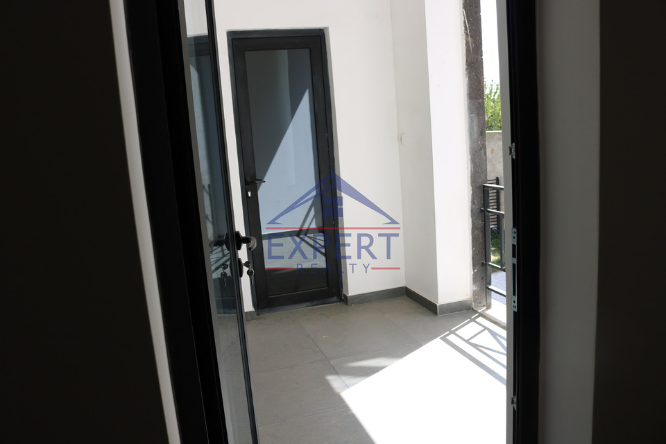 ԿԵՆՏՐՈՆ, ՎԵՐԻՆ ԱՆՏԱՌԱՅԻՆ ՓՈՂՈՑ, 3 ՍԵՆՅԱԿ