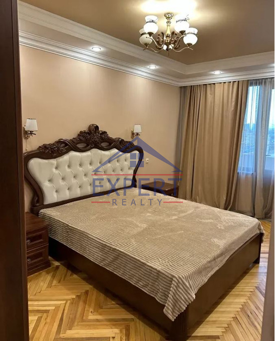 Ավանեսովի փողոցում Վարձով  3 սենյականոց բնակարան