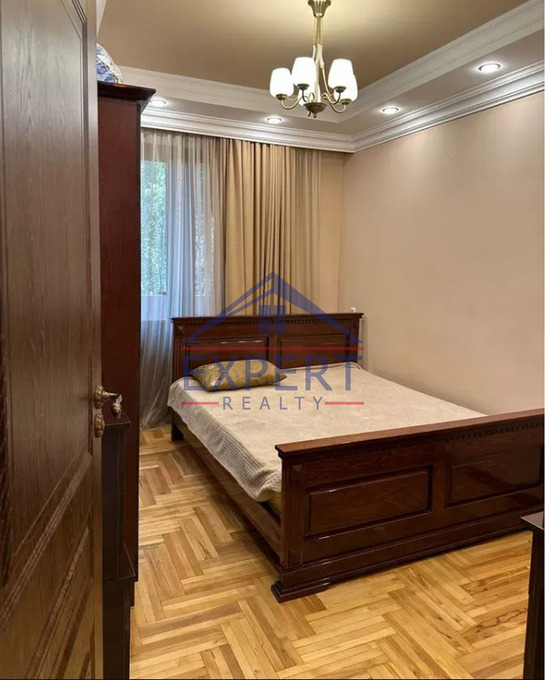 Ավանեսովի փողոցում Վարձով  3 սենյականոց բնակարան