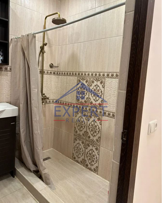 Ավանեսովի փողոցում Վարձով  3 սենյականոց բնակարան