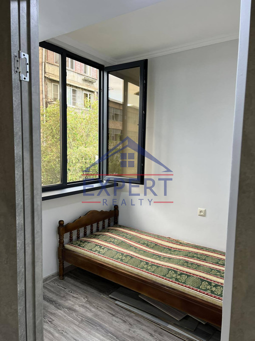ԱՐԱԲԿԻՐ, ԿՈՄԻՏԱՍԻ ՊՈՂՈՏԱ, 4 ՍԵՆՅԱԿ