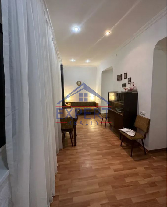 ԿԵՆՏՐՈՆ, ՄԱՇՏՈՑԻ ՊՈՂՈՏԱ, 3 ՍԵՆՅԱԿ