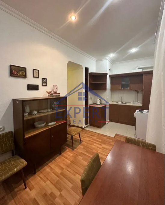 ԿԵՆՏՐՈՆ, ՄԱՇՏՈՑԻ ՊՈՂՈՏԱ, 3 ՍԵՆՅԱԿ