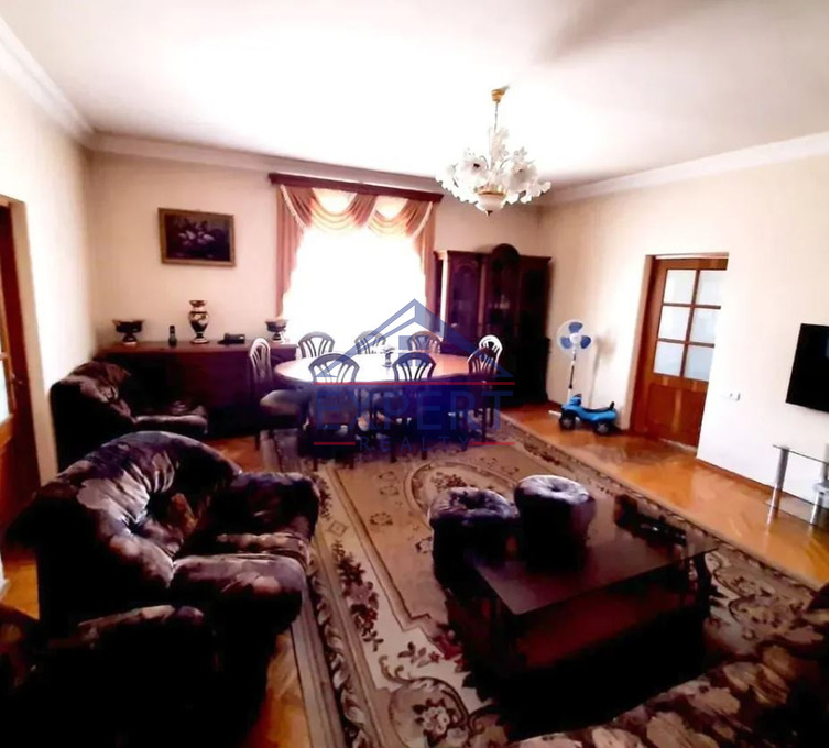 ԿԵՆՏՐՈՆ, ԱՂՅՈՒՍԱԳՈՐԾՆԵՐԻ ՓՈՂՈՑ, 4 ՍԵՆՅԱԿ