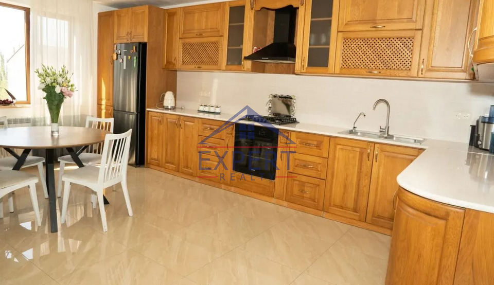 ԱՐԱԲԿԻՐ, ԳՐԻԲՈՅԵԴՈՎԻ ՓՈՂՈՑ, 4 ՍԵՆՅԱԿ