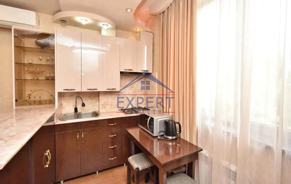 ԿԵՆՏՐՈՆ, ԿՈՂԲԱՑԻ ՓՈՂՈՑ, 2 ՍԵՆՅԱԿ