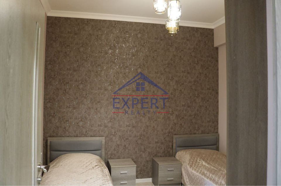 ԿԵՆՏՐՈՆ, ՊԱՐՈՆՅԱՆ ՓՈՂՈՑ, 3 ՍԵՆՅԱԿ