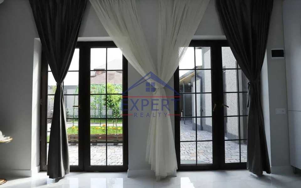 ՄԱԼԱԹԻԱ ՍԵԲԱՍՏԻԱ, ԱԴՄԻՐԱԼ ԻՍԱԿՈՎԻ ՊՈՂՈՏԱ, 3 ՍԵՆՅԱԿ