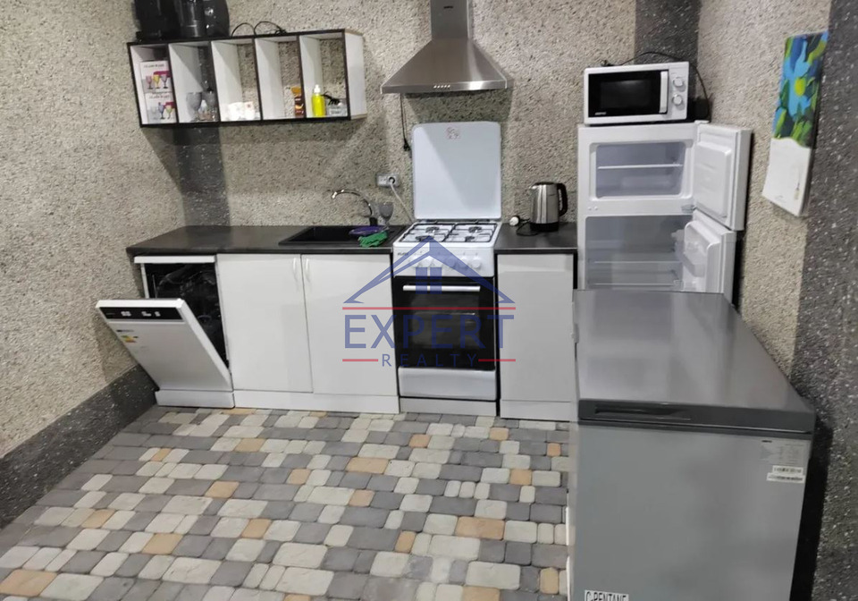 ՄԱԼԱԹԻԱ ՍԵԲԱՍՏԻԱ, ԱԴՄԻՐԱԼ ԻՍԱԿՈՎԻ ՊՈՂՈՏԱ, 3 ՍԵՆՅԱԿ