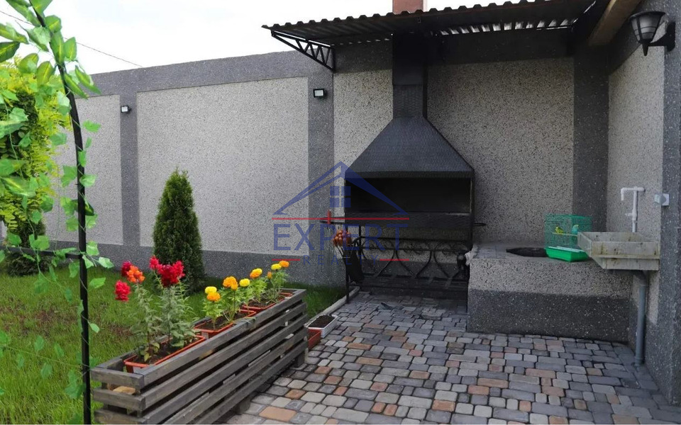 ՄԱԼԱԹԻԱ ՍԵԲԱՍՏԻԱ, ԱԴՄԻՐԱԼ ԻՍԱԿՈՎԻ ՊՈՂՈՏԱ, 3 ՍԵՆՅԱԿ