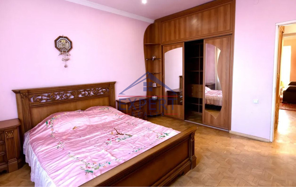 ՄԱԼԱԹԻԱ ՍԵԲԱՍՏԻԱ, ԿՈՒՐՂԻՆՅԱՆ ՓՈՂՈՑ, 3 ՍԵՆՅԱԿ
