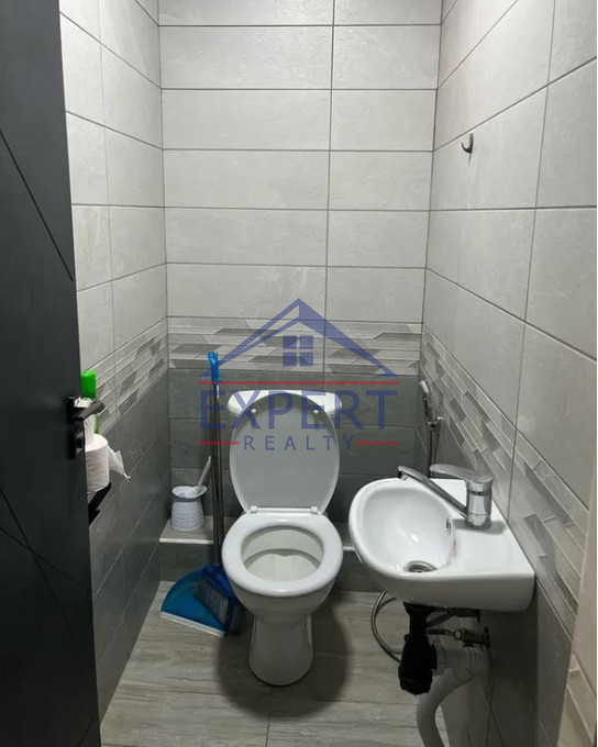 ԿԵՆՏՐՈՆ, ՉԱՐԵՆՑԻ ՓՈՂՈՑ, 3 ՍԵՆՅԱԿ