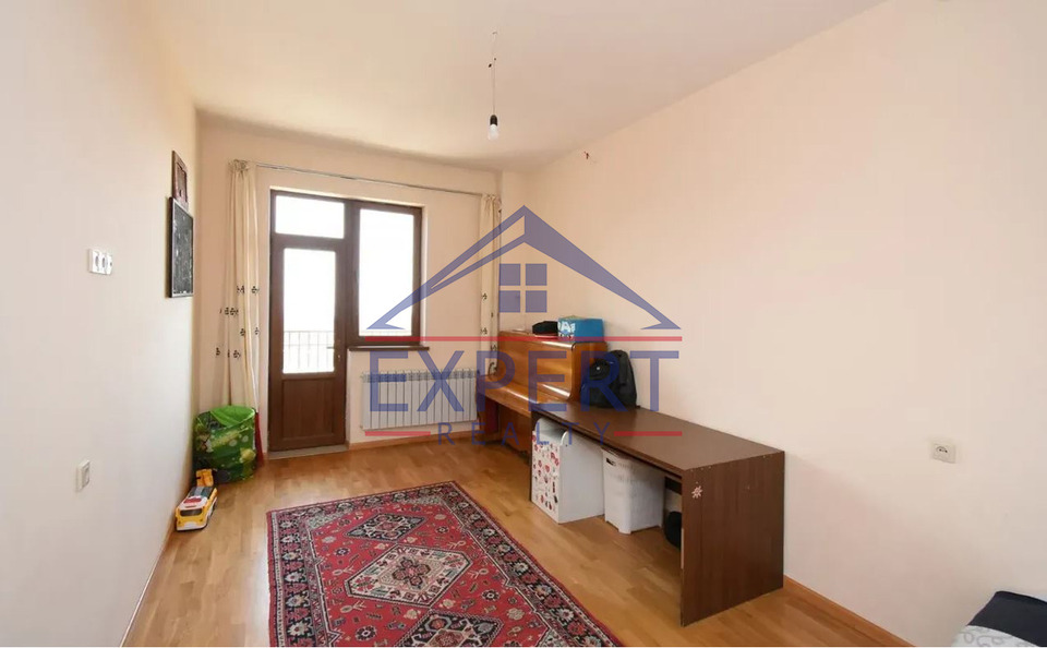 ՔԱՆԱՔԵՌ ԶԵՅԹՈՒՆ, ՍԵՎԱԿԻ ՓՈՂՈՑ, 3 ՍԵՆՅԱԿ