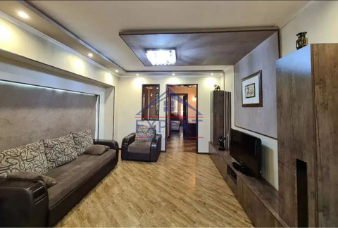 ԿԵՆՏՐՈՆ, ՊՈՒՇԿԻՆԻ ՓՈՂՈՑ, 4 ՍԵՆՅԱԿ