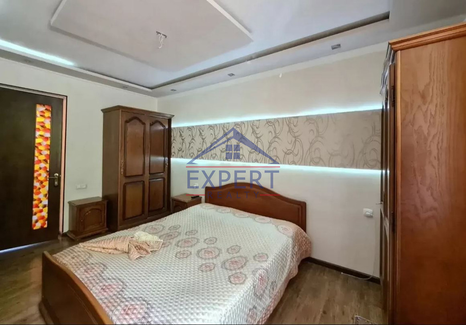 ԿԵՆՏՐՈՆ, ՊՈՒՇԿԻՆԻ ՓՈՂՈՑ, 4 ՍԵՆՅԱԿ