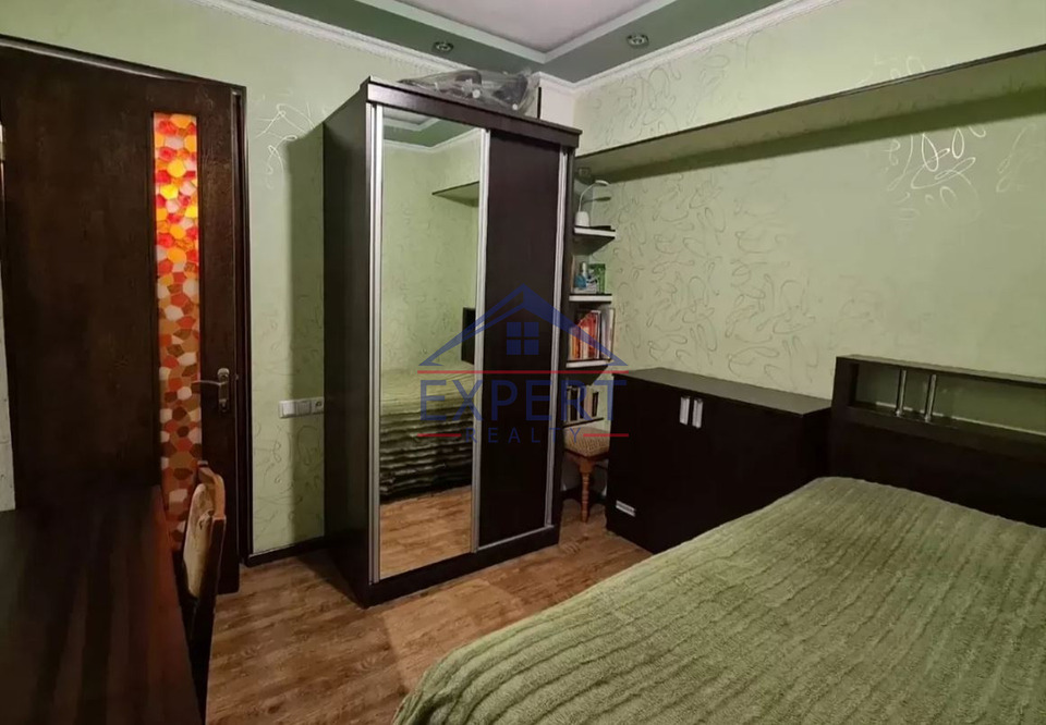 ԿԵՆՏՐՈՆ, ՊՈՒՇԿԻՆԻ ՓՈՂՈՑ, 4 ՍԵՆՅԱԿ