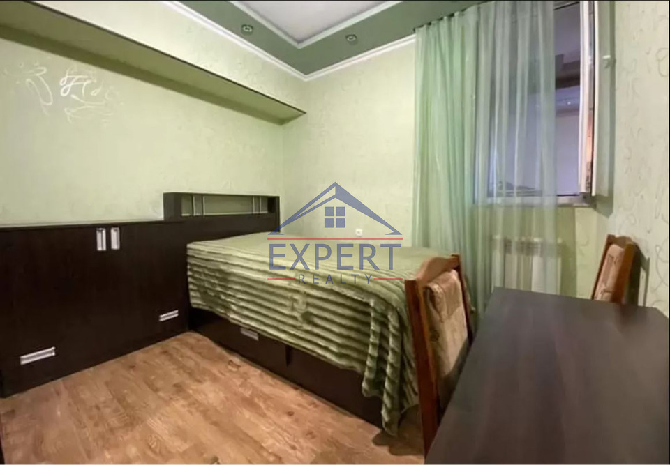 ԿԵՆՏՐՈՆ, ՊՈՒՇԿԻՆԻ ՓՈՂՈՑ, 4 ՍԵՆՅԱԿ