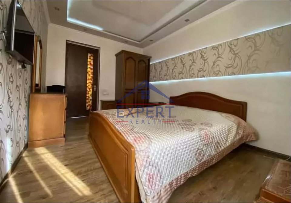 ԿԵՆՏՐՈՆ, ՊՈՒՇԿԻՆԻ ՓՈՂՈՑ, 4 ՍԵՆՅԱԿ