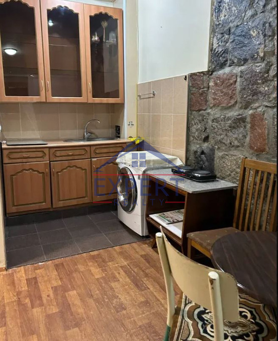 ԿԵՆՐՈՆ, ՏԻԳՐԱՆ ՄԵԾԻ ՊՈՂՈՏԱ, 1 ՍԵՆՅԱԿ