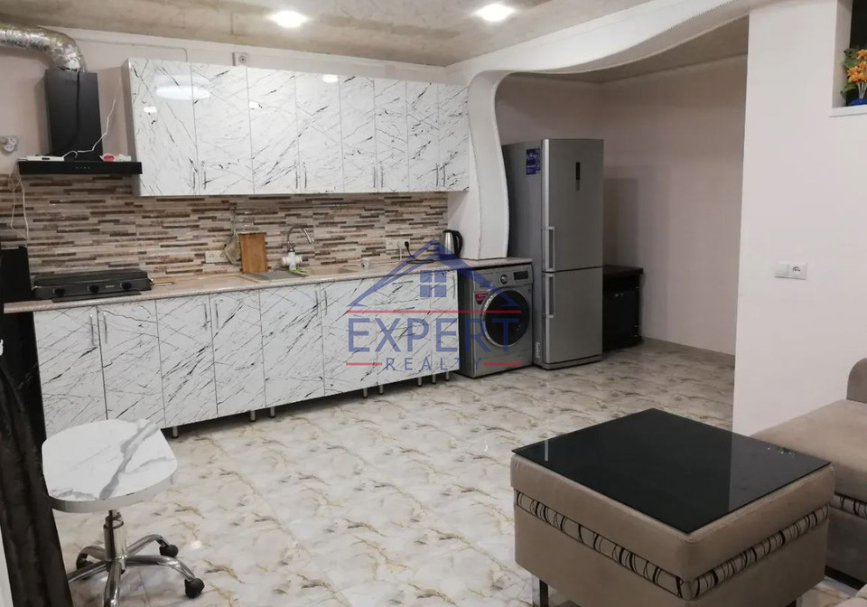 ԷՐԵԲՈՒՆԻ, ԴԱՎԻԹ ԲԵԿԻ ՓՈՂՈՑ, 2 ՍԵՆՅԱԿ