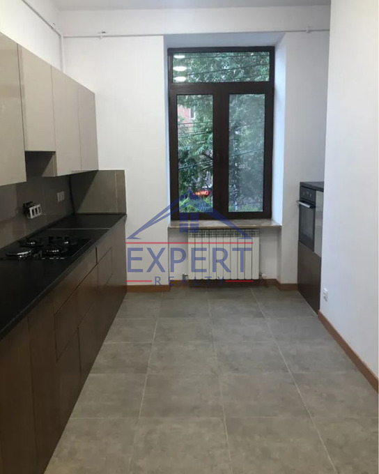 ԿԵՆՏՐՈՆ, ՄԵՍՐՈՊ ՄԱՇՏՈՑԻ ՊՈՂՈՏԱ,  3 ՍԵՆՅԱԿ
