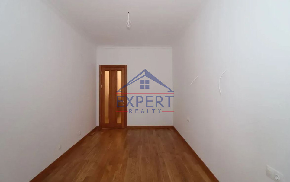 ԿԵՆՏՐՈՆ, ՄԵՍՐՈՊ ՄԱՇՏՈՑԻ ՊՈՂՈՏԱ,  3 ՍԵՆՅԱԿ