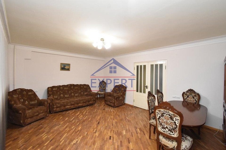 ԿԵՆՏՐՈՆ, ՆԱԼԲԱՆԴՅԱՆ ՓՈՂՈՑ, 3 ՍԵՆՅԱԿ