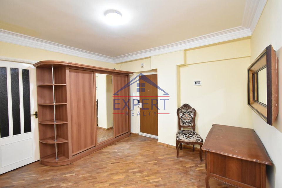 ԿԵՆՏՐՈՆ, ՆԱԼԲԱՆԴՅԱՆ ՓՈՂՈՑ, 3 ՍԵՆՅԱԿ