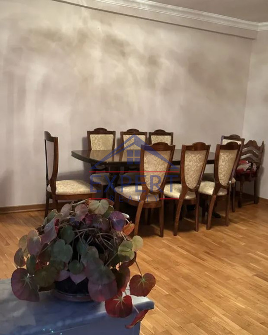 ԿԵՆՏՐՈՆ, ԵՐՎԱՆԴ ՔՈՉԱՐ, 4 ՍԵՆՅԱԿ