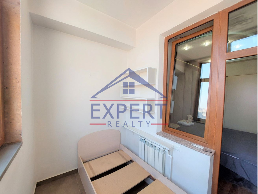 ԴԱՎԹԱՇԵՆ, ԱՆԱՍՏԱՍ ՄԻԿՈՅԱՆ ՓՈՂՈՑ, 3 ՍԵՆՅԱԿ