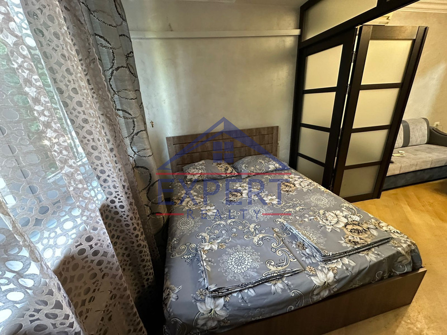 ԿԵՆՏՐՈՆ, ԵԶՆԻԿ ԿՈՂԲԱՑԻ, 3 ՍԵՆՅԱԿ