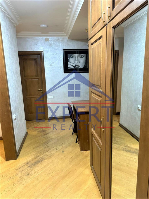 ԿԵՆՏՐՈՆ, ԵԶՆԻԿ ԿՈՂԲԱՑԻ, 3 ՍԵՆՅԱԿ