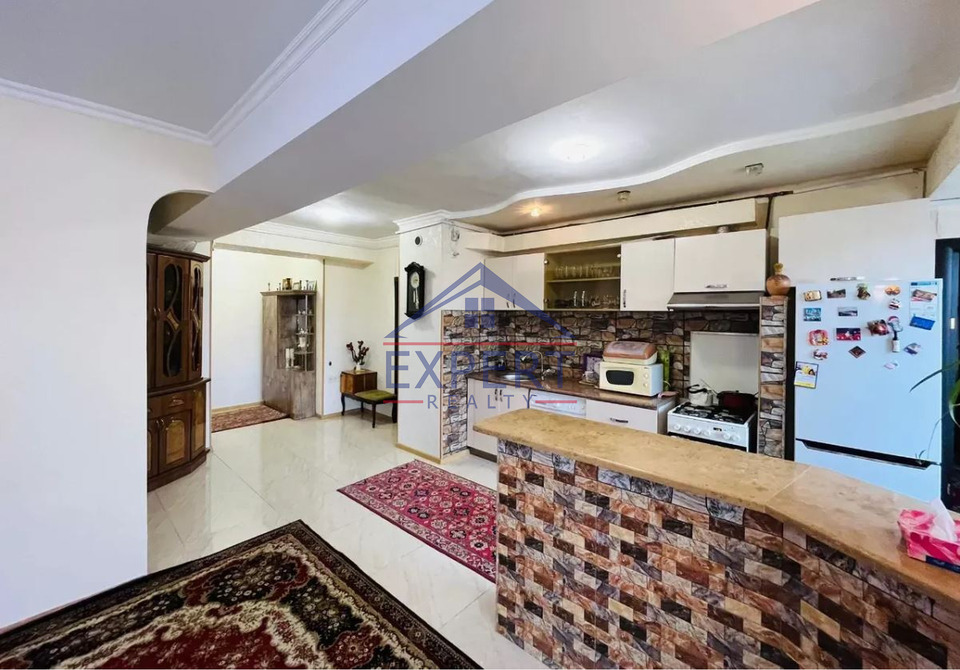 ԷՐԵԲՈՒՆԻ, ԽԱՂԱՂ ԴՈՆԻ ՓՈՂՈՑ, 3 ՍԵՆՅԱԿ