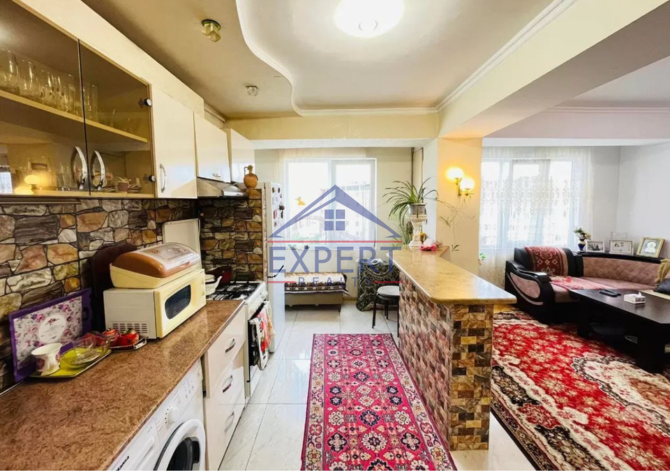 ԷՐԵԲՈՒՆԻ, ԽԱՂԱՂ ԴՈՆԻ ՓՈՂՈՑ, 3 ՍԵՆՅԱԿ